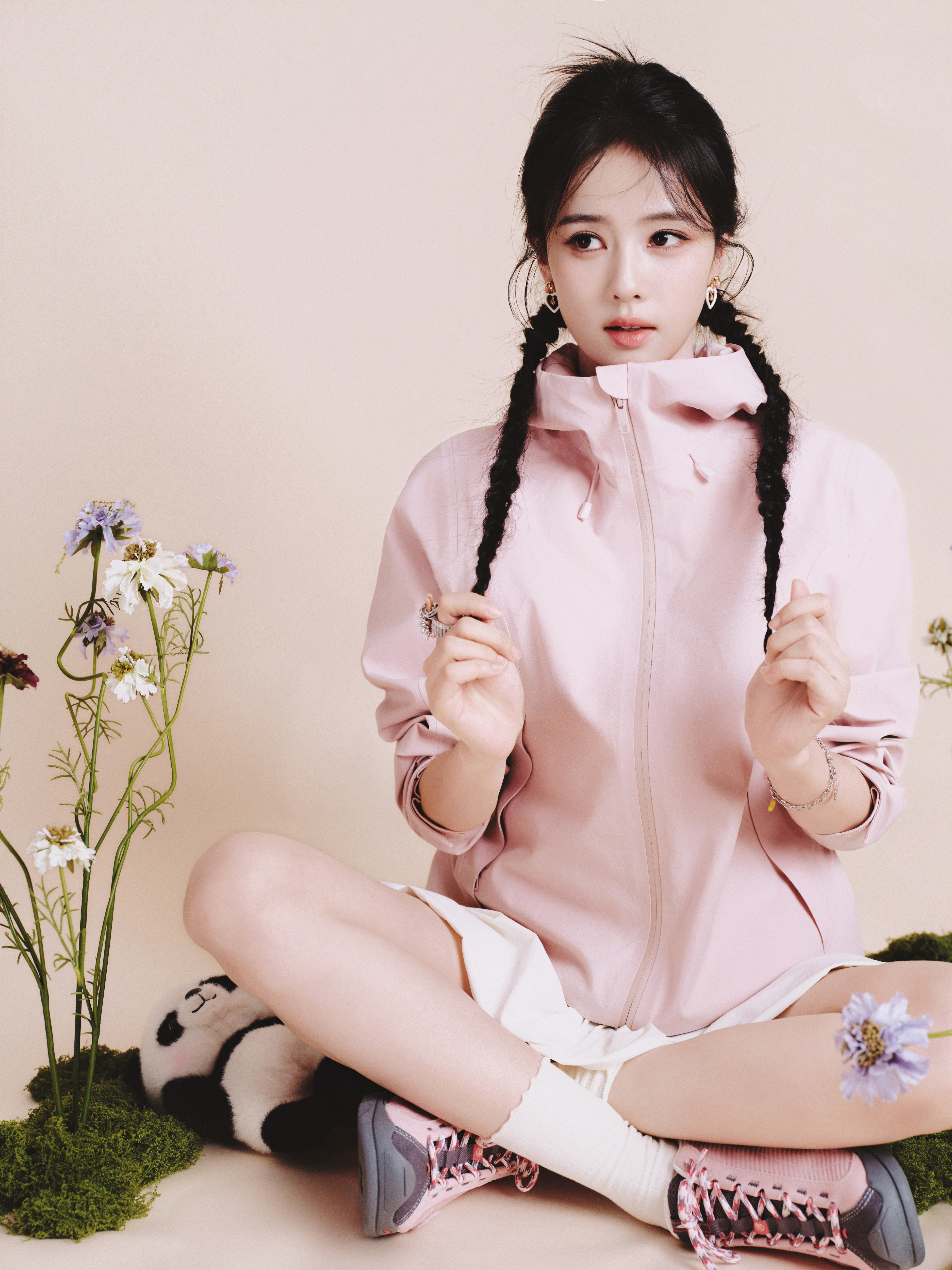 白鹿💓鹿刻鹿刻粉调跃动，绽放昂扬生命力。随轻盈迈步，把明亮心情藏进每一帧~