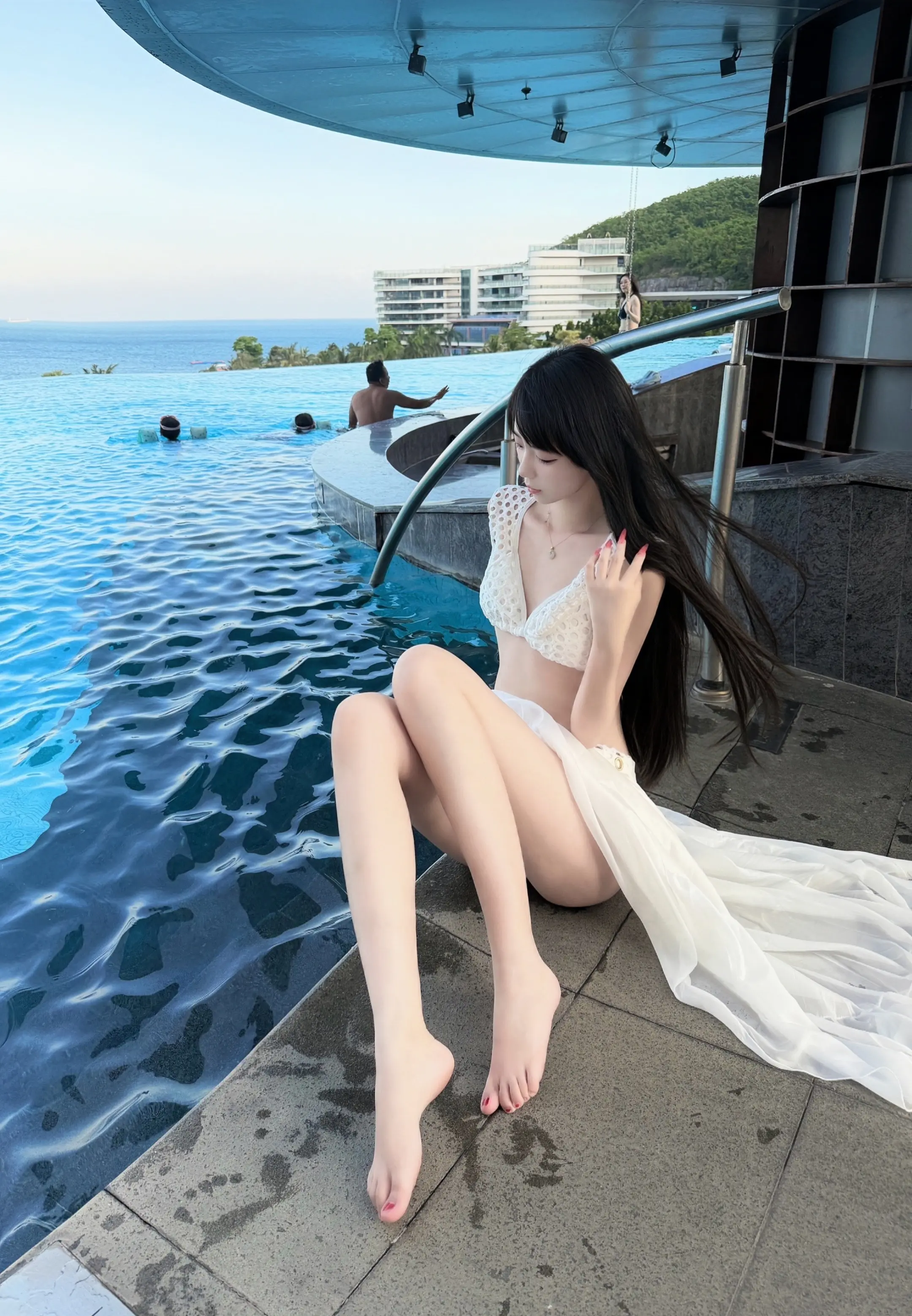 要是你愿意去海里找我的泪水 那整片海都是我的泪
