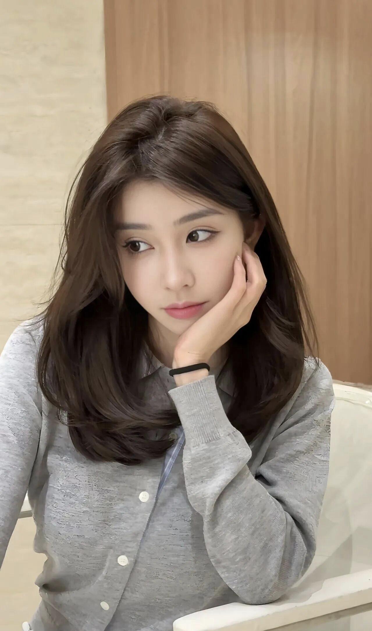 灰色系的日常，藏着几分慵懒的小情绪