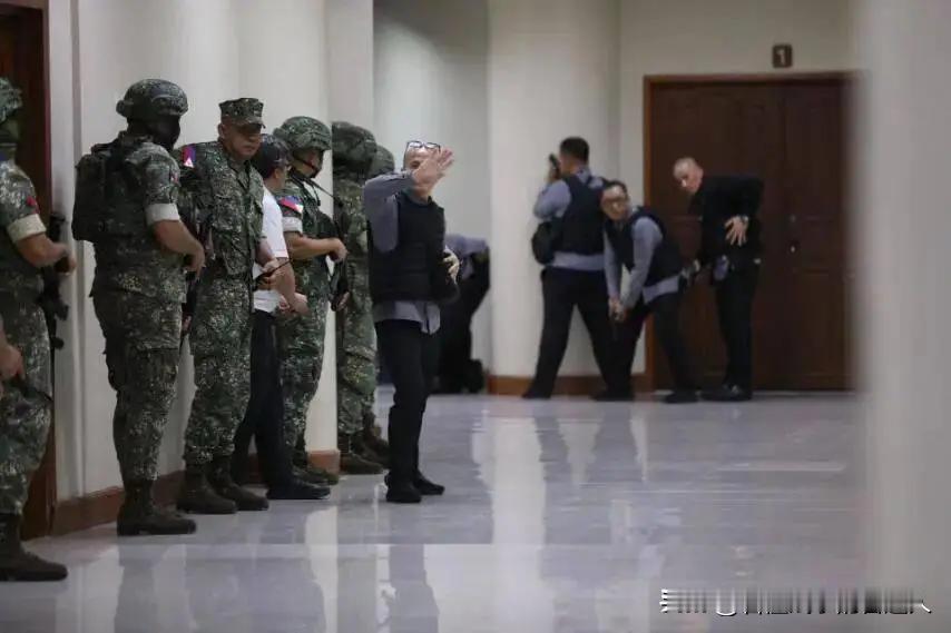 传票已经发出，萨拉10天内必须答辩，期限一天不得延长。很多人以为这是杜特尔特的盟
