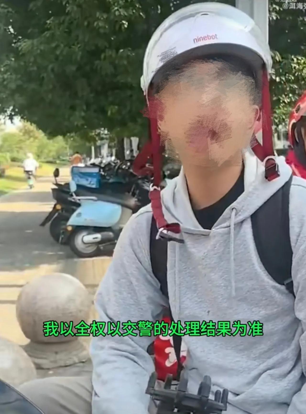 必须要为这位面对女方拍摄挑衅全程口呼“等交警来”的小伙子点个赞，视频中全套流程简