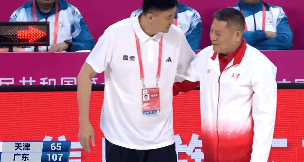 压力全在杜锋那里，杨鸣拿得起放得下，全运会版本辽粤大战前，杨鸣继续吹捧对手：广东