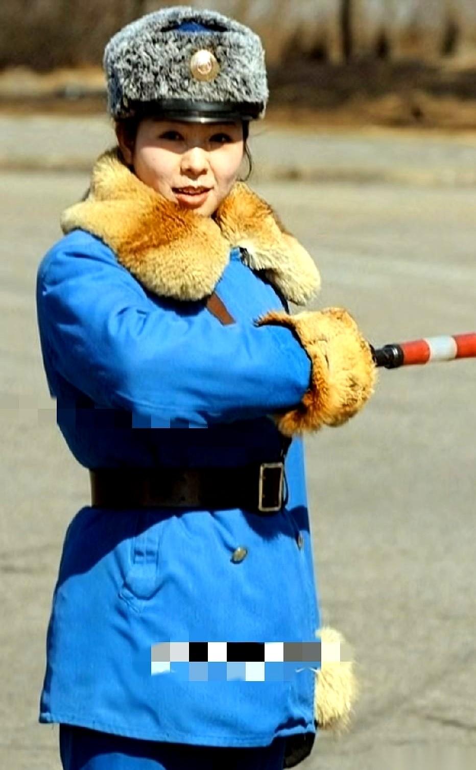 90年代的平壤街头，是一个奇特的“无灯世界”。那个时候，城市路口几乎看不到红绿