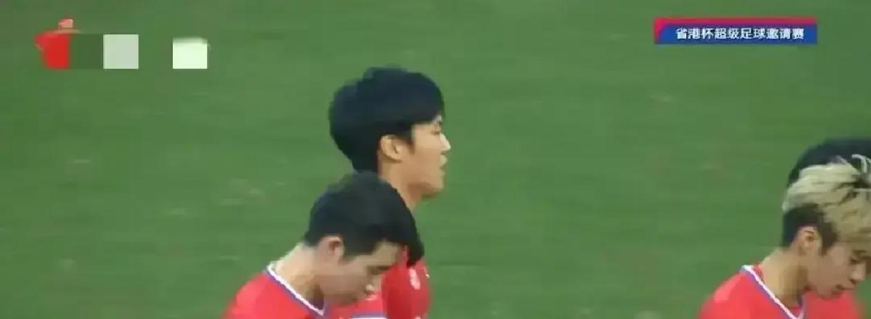 20岁小孩把省港杯打穿昨晚香港大球场，一群刚领身份证的小将把老大哥跑崩。3
