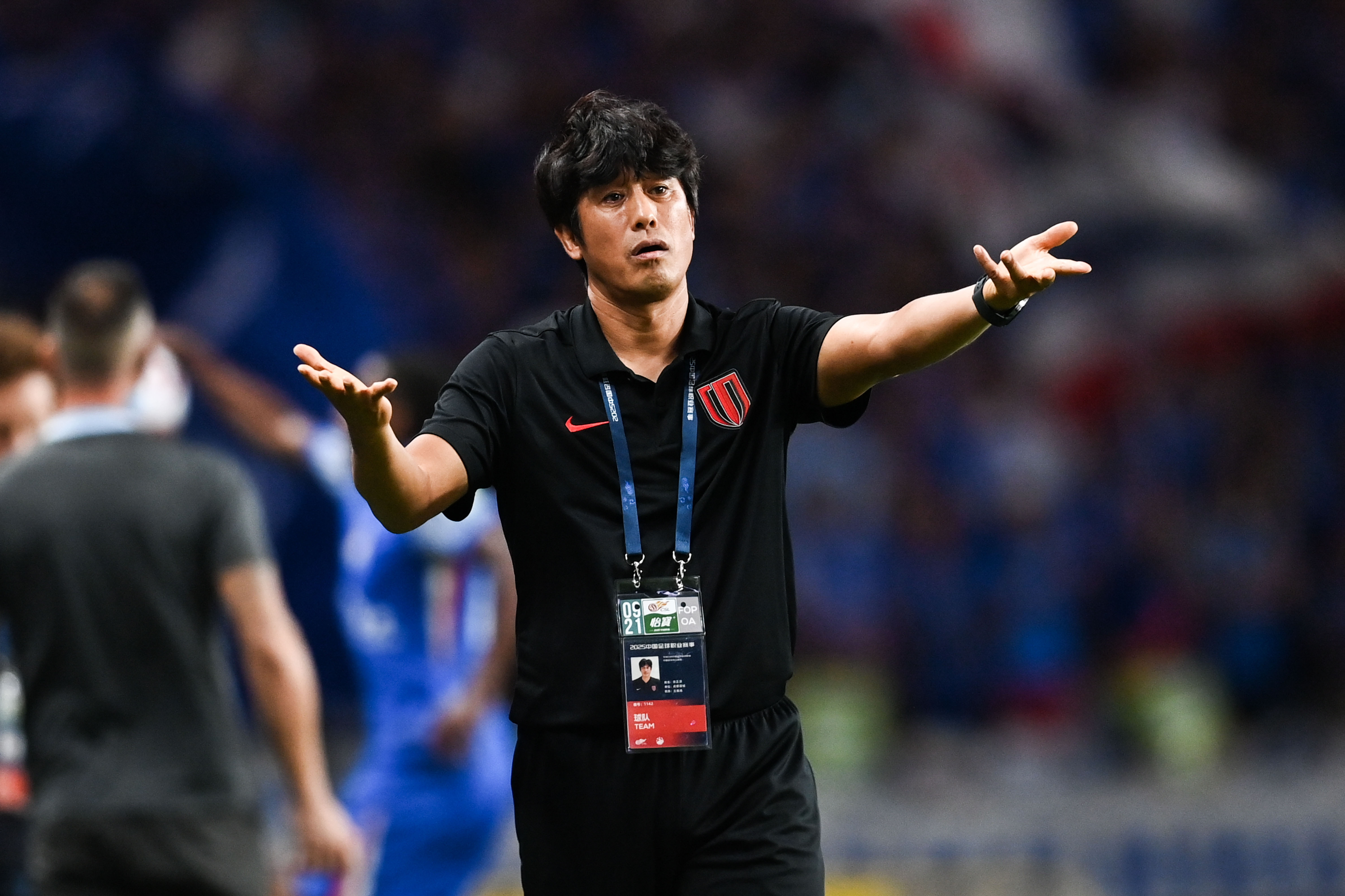 媒体人: 蓉城本场亚冠踢得很不错 若中超也有如此强度何愁难提高