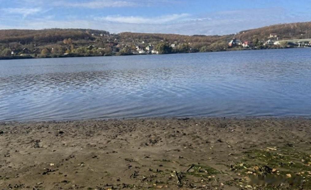 乌克兰炸开俄罗斯大坝，成功渡河的俄军与大部队之间联系被切断！来源:娇有点倾国