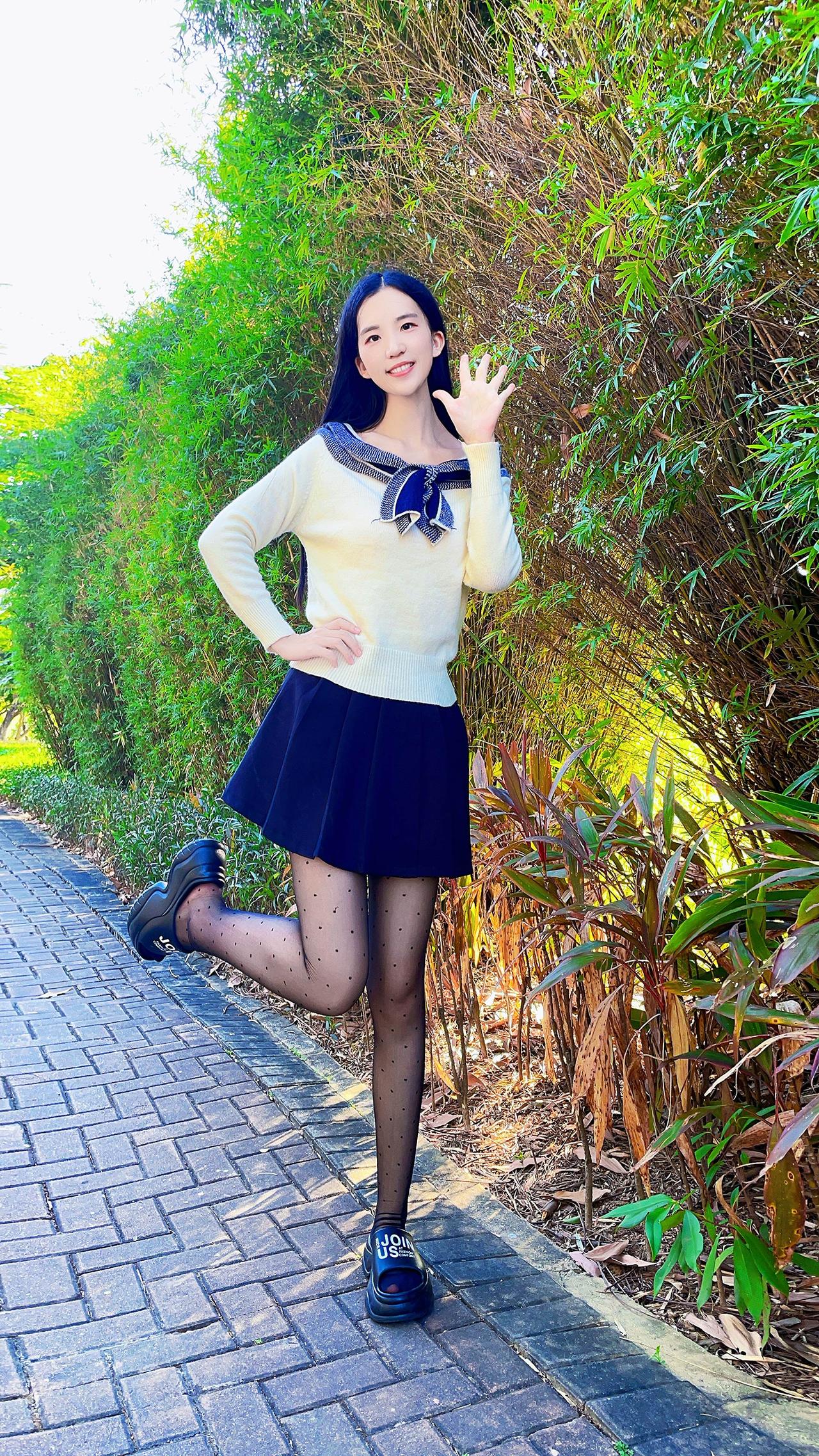 顺顺利利美女春节黑丝波点袜