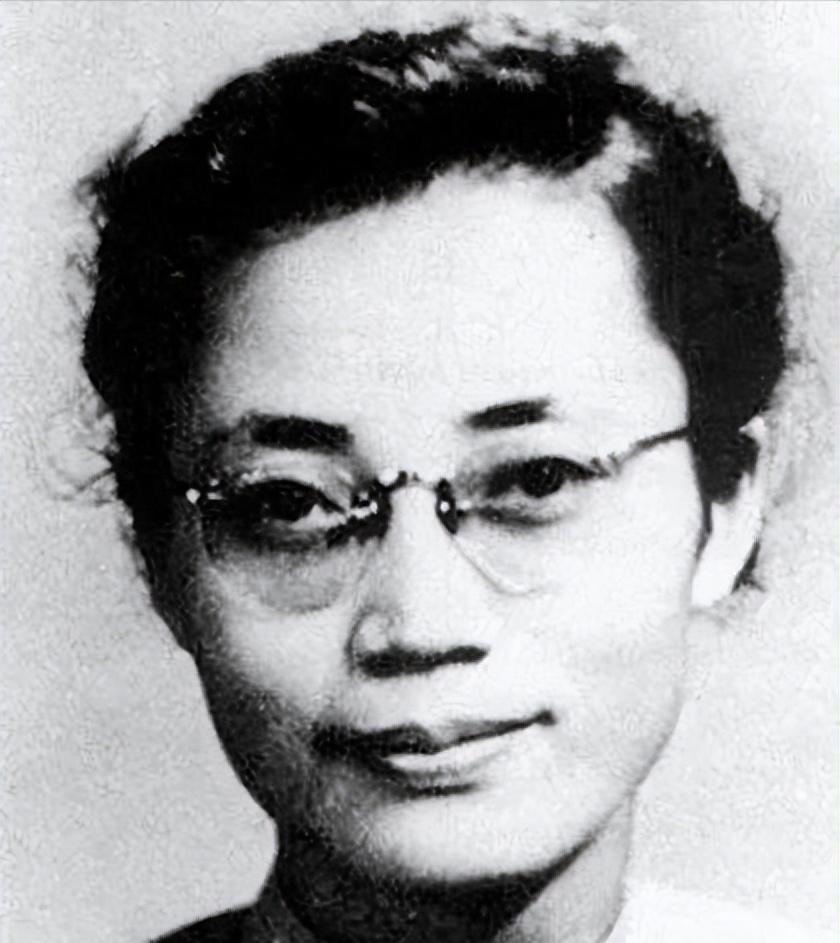 1950年，被折磨到体无完肤的萧明华，听闻敌人要枪毙自己。突然，抬头说：“我可以