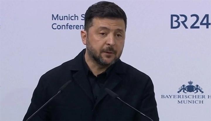 西方敢接吗？泽连斯基要“真正安全保障”，等于逼俄彻底认输。慕尼黑会议上，泽
