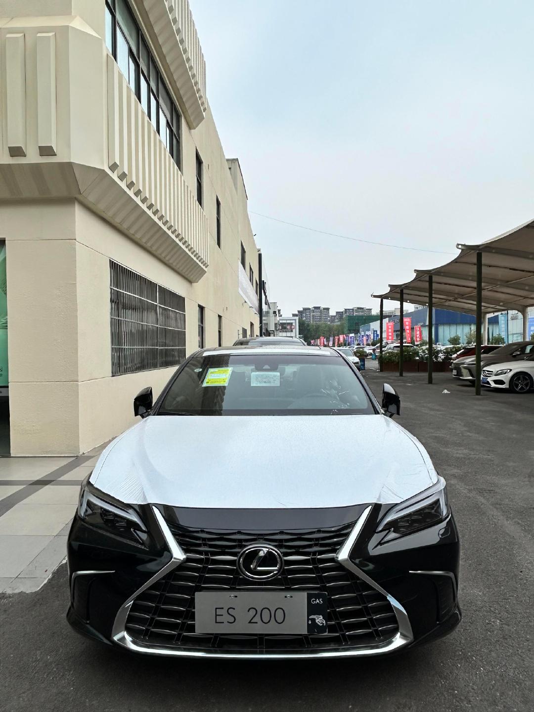 老款雷克萨斯ES200臻享版指导价29.99万全款优惠10.8万29.99-10.7=19.29万裸