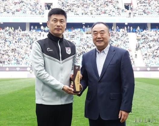 国足换帅,本土教练上位,是希望还是无奈?从洋帅到本土教练,国足换帅的转向,被