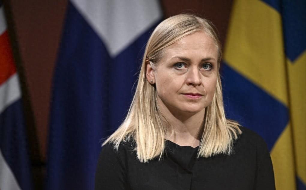 4月25日，芬兰外交部长瓦尔托宁在赫尔辛基突然对华“摊牌”：只要中俄关系不降温，