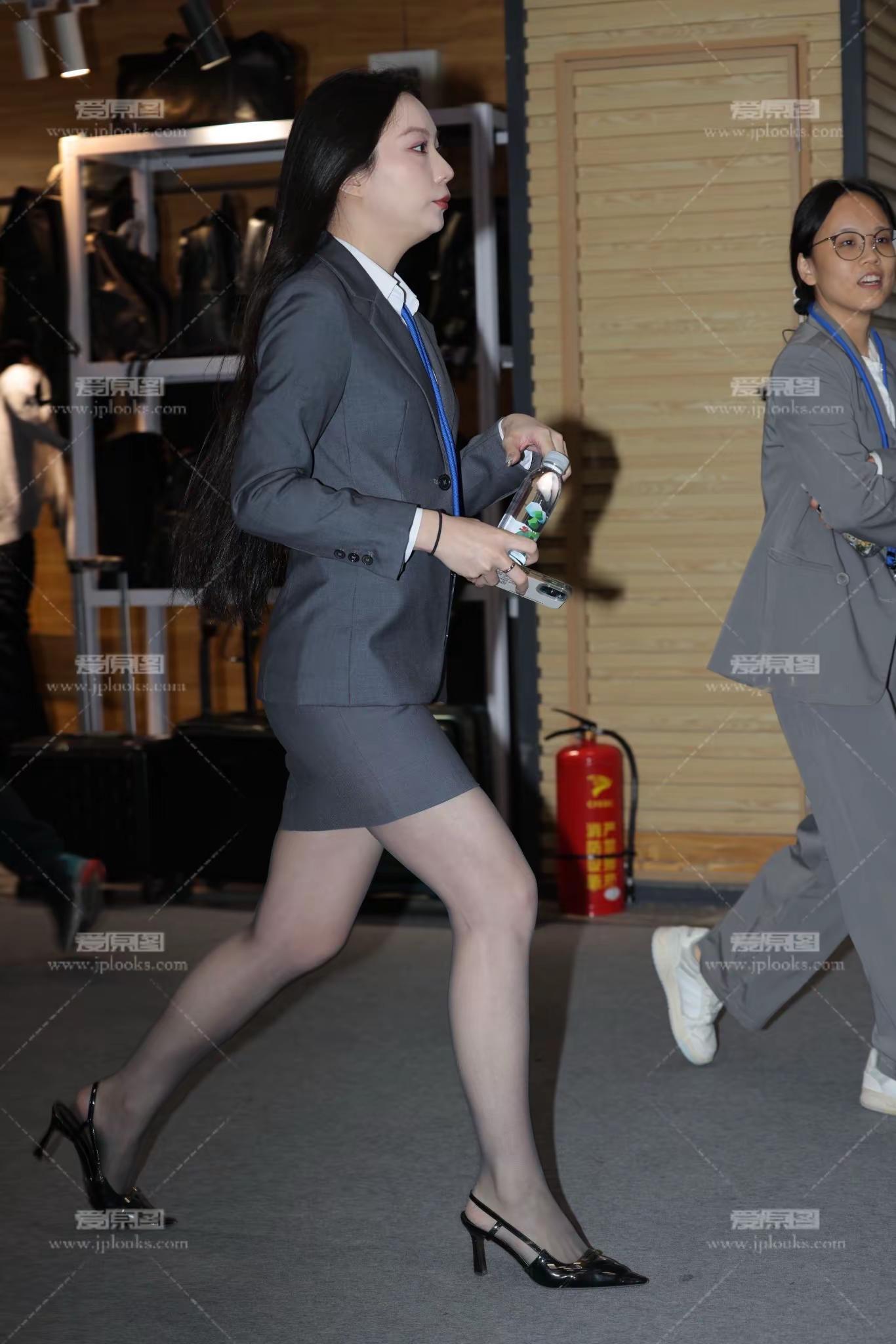 女神美女时尚搭配服装街拍小姐姐穿搭潮流时尚穿搭<!--...