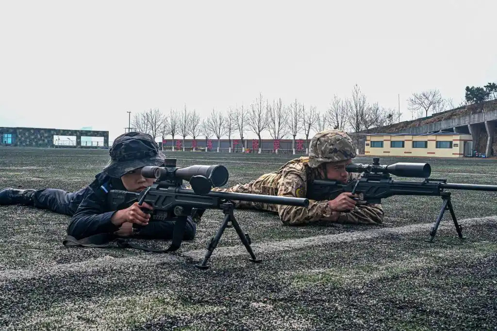 青岛市公安局特警支队会同武警青岛支队机动大队和城阳分局特警大队开展反恐处突实弹联