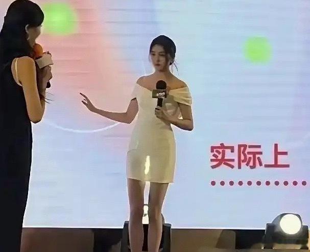 一直对关晓彤的腿长没有概念，直到我看到了这两张图……