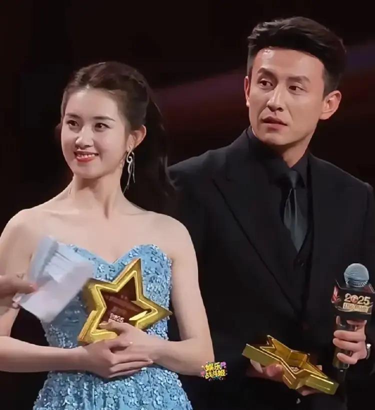 三年避嫌。不是不和，是道不同。天价合体邀请又来了，数字后面跟了一串零。两边