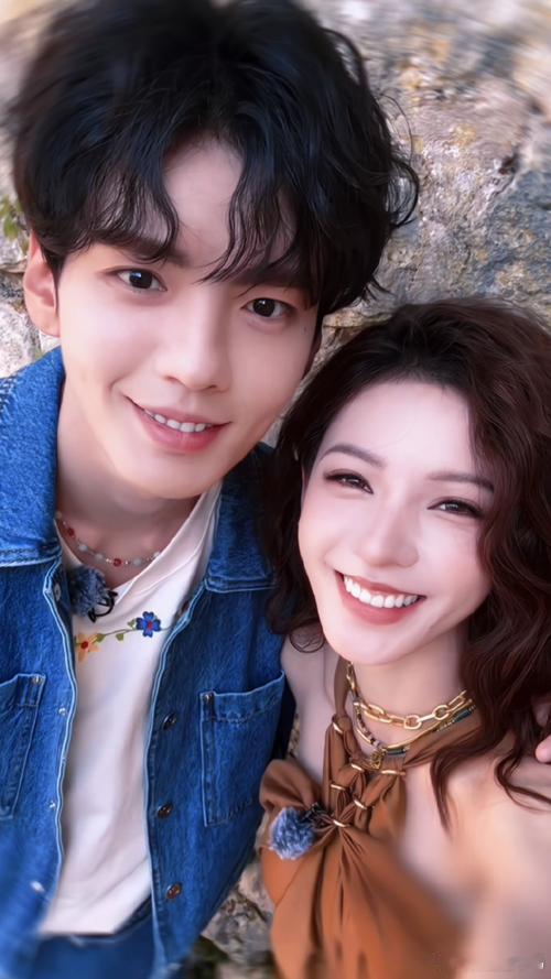 毕雯珺和张予曦这对荧幕情侣二搭的消息似乎稳了！俩人12月都没有进组，明显是在预留