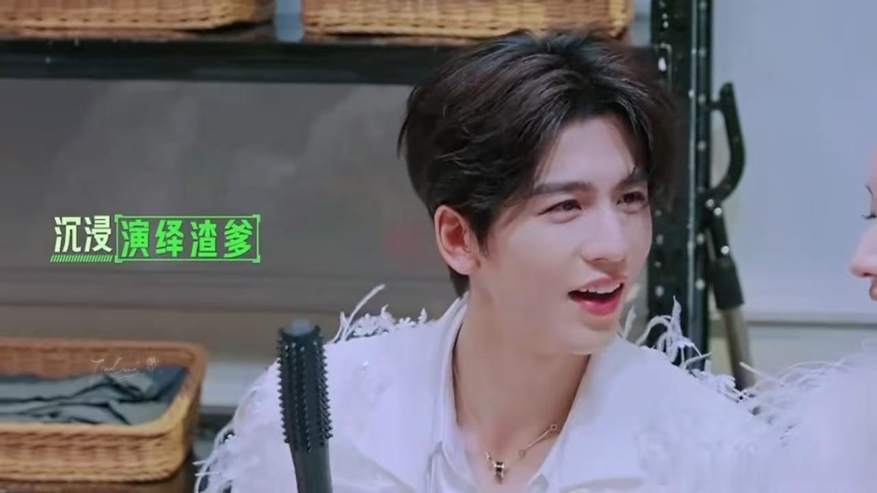 张凌赫消失的父亲张凌赫渣爹人设开始推理吧赫家欢的渣爹人设立体又真实，看似终日忙
