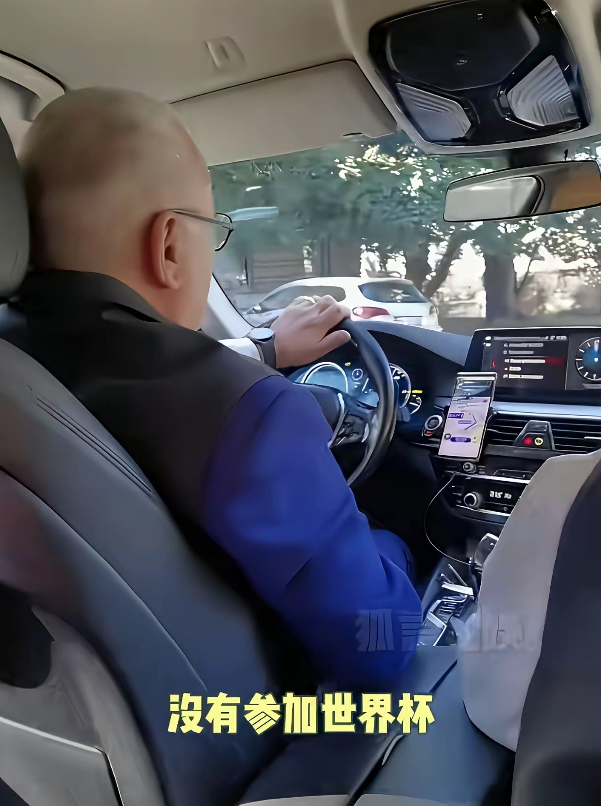 一位网友在西班牙打车，司机问他：你们中国怎么没来世界杯？网友说：踢得太菜了。司机