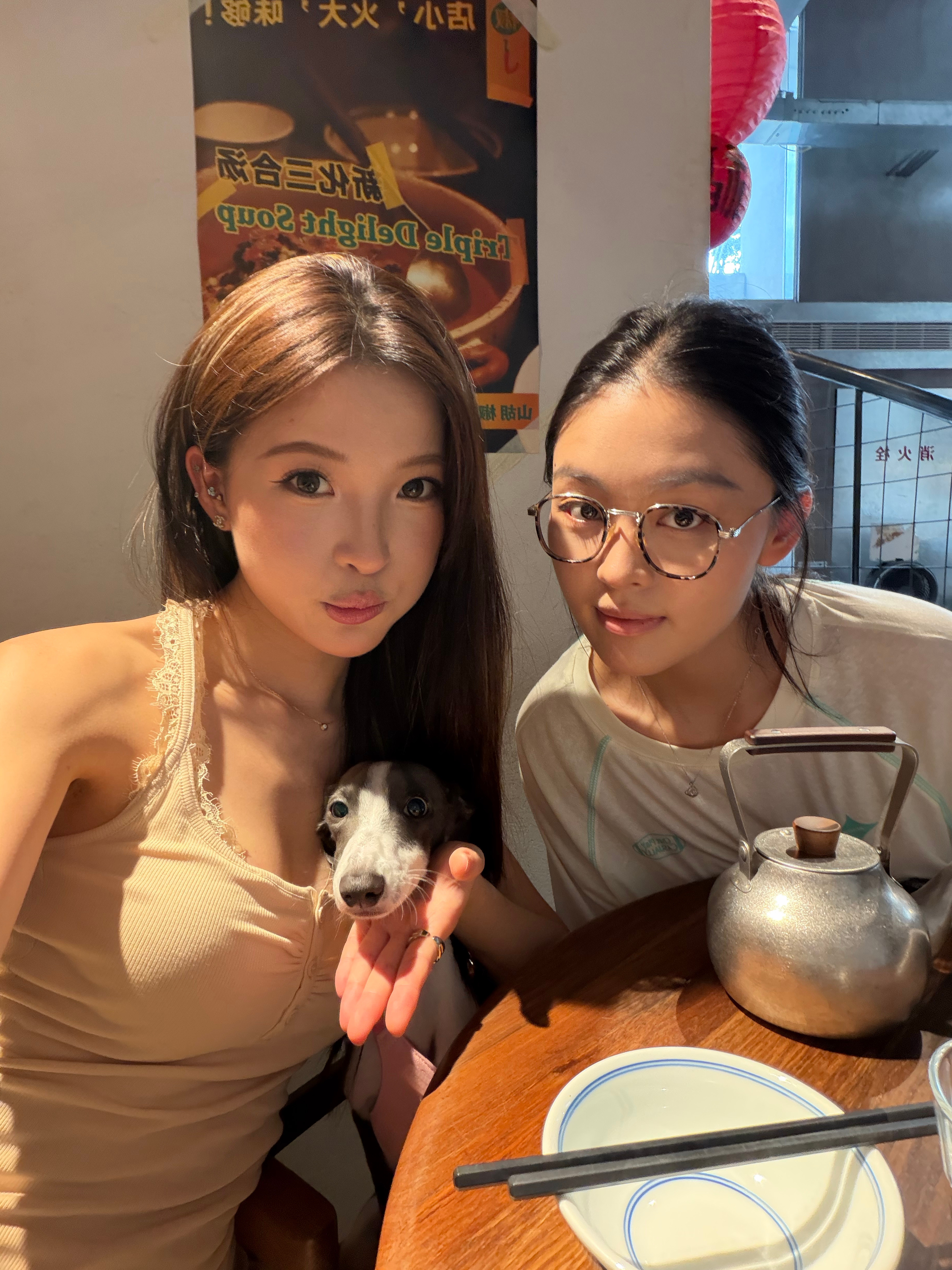 太逗了今天带骨头出门路人在那里问我这个是犬类吗？我说当然是他们说以为这是狗
