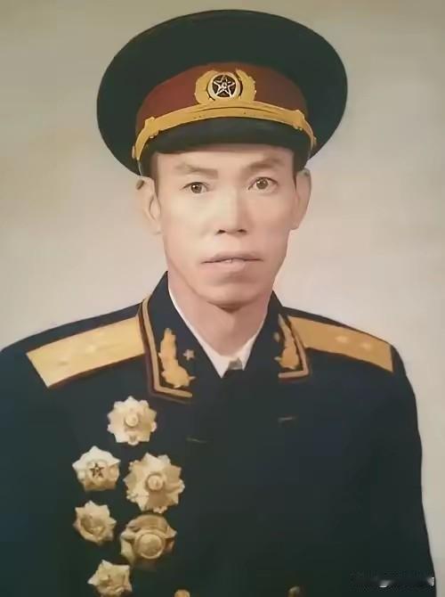 1981年秋，刚平反不久的梁兴初回到了北京，家里一下子热闹起来，老战友们把屋子挤