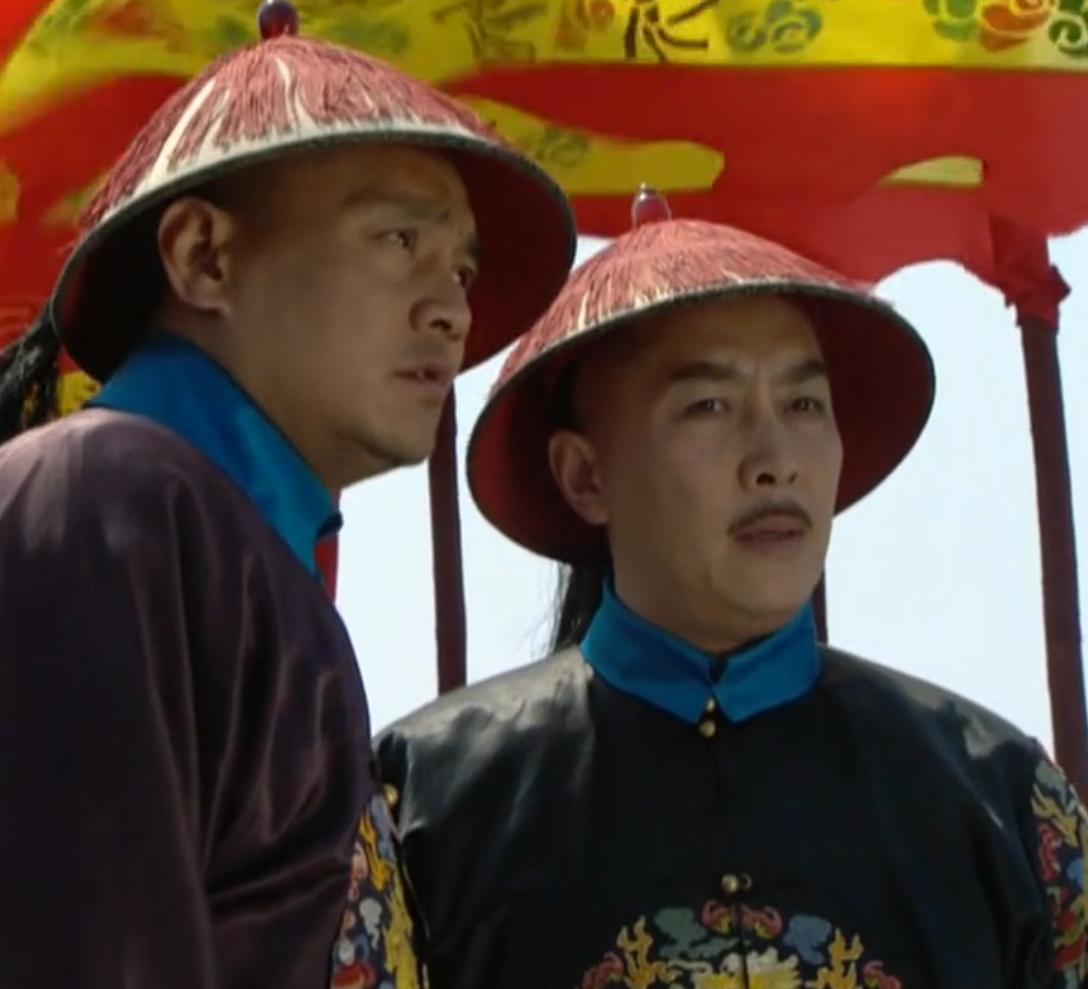 康熙刚驾崩，灵柩还没凉透，雍正就把死对头胤禩封成了亲王，还塞进了权力最核心的班子