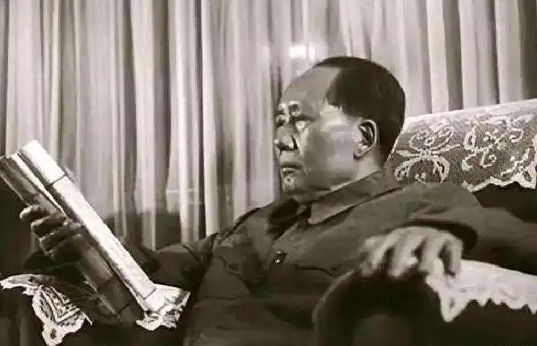 1950年，新中国成立不久就宣布废除帝国主义强加给旧中国的一切不平等条约，有西方