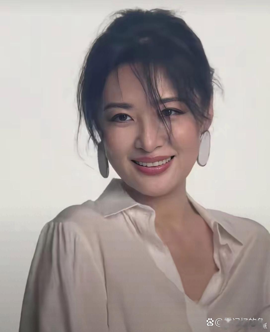 周涛这状态也太好了吧，简直是越活越年轻，越来越漂亮！