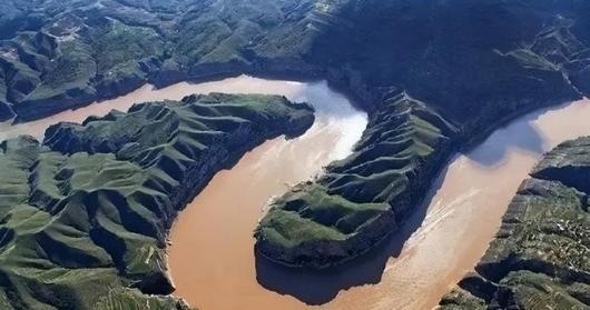 1947年，一位庙里的老和尚对毛主席说了一句话，“这黄河，谁都游得，唯有您不行”