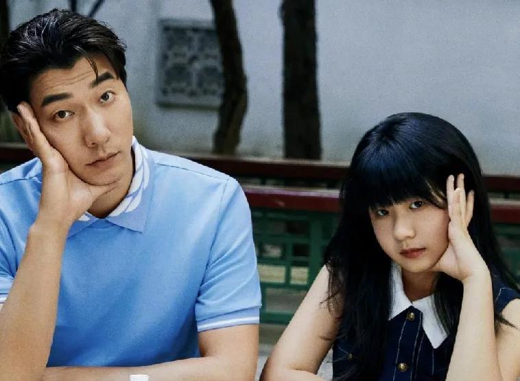 张亮女儿，变化太大了！6月13日下午，张亮在社交平台发文，晒出与女儿的温馨合照