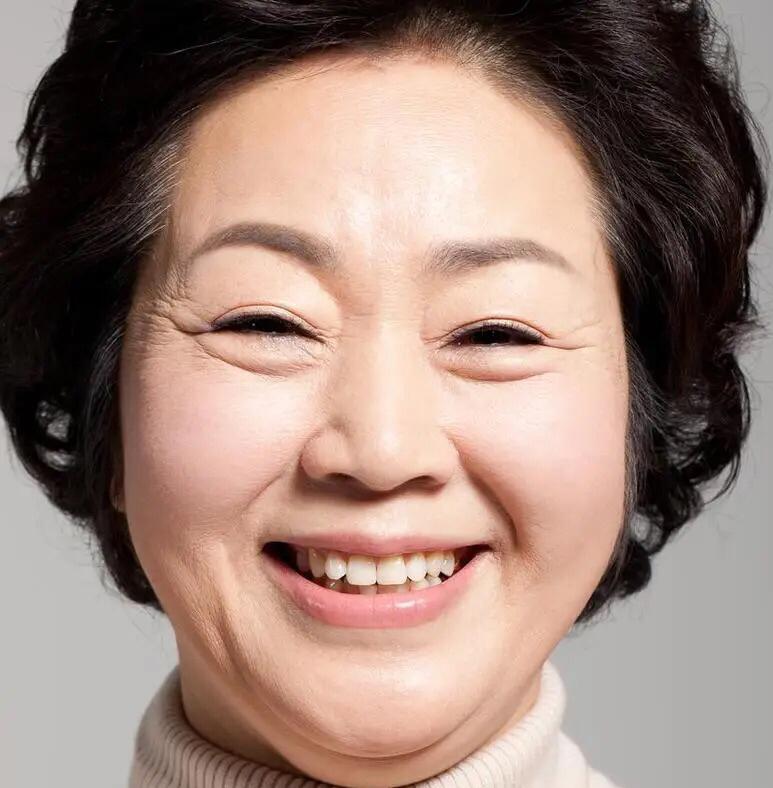 儿子婚期定在2026年元旦，这段姻缘本是喜事一桩。亲家视女儿如珍宝，陪嫁一辆四十