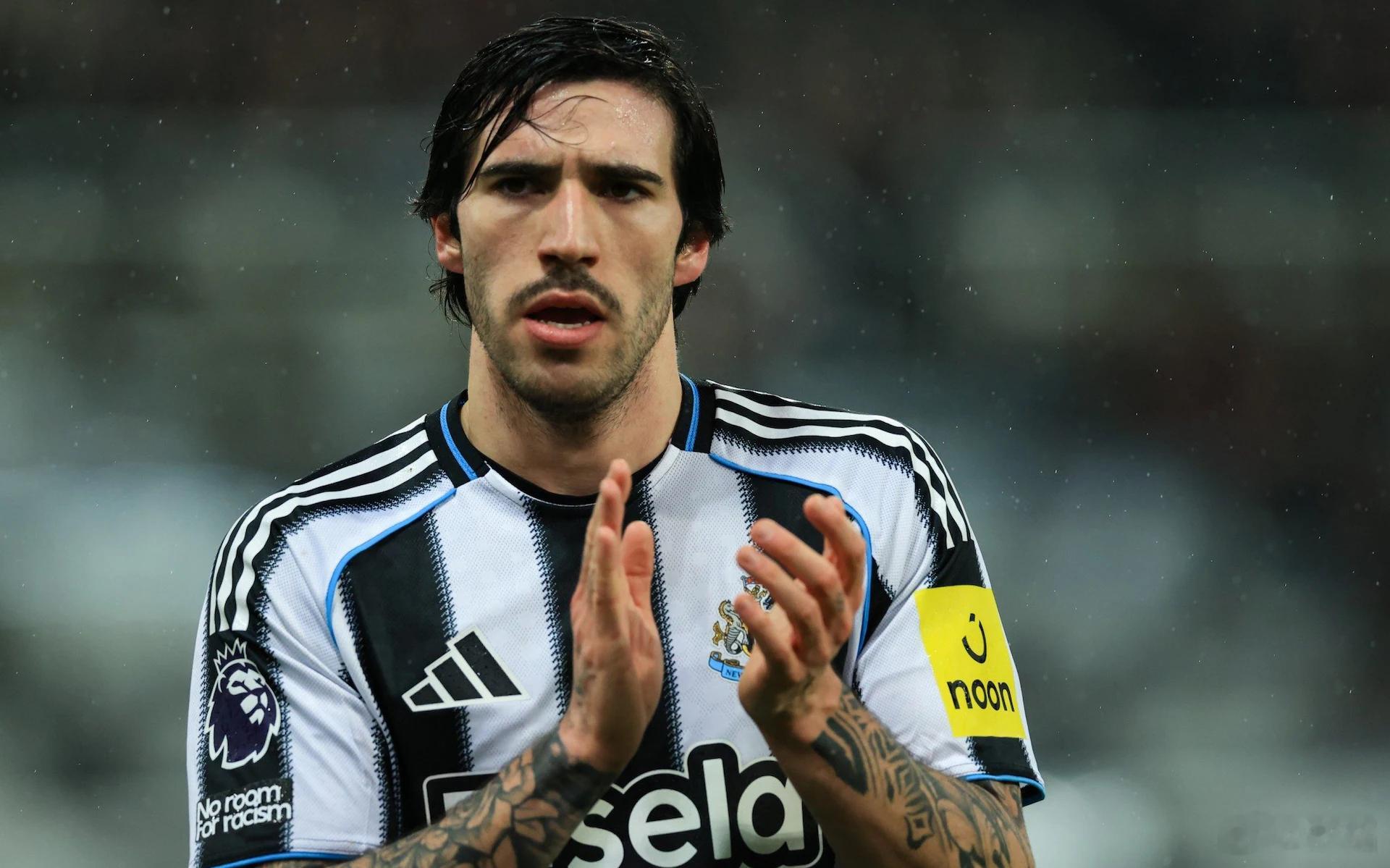 曼联如果你是曼联球迷，你更希望谁来填补卡塞米罗赛季末离队的空缺呢？托纳利，还是