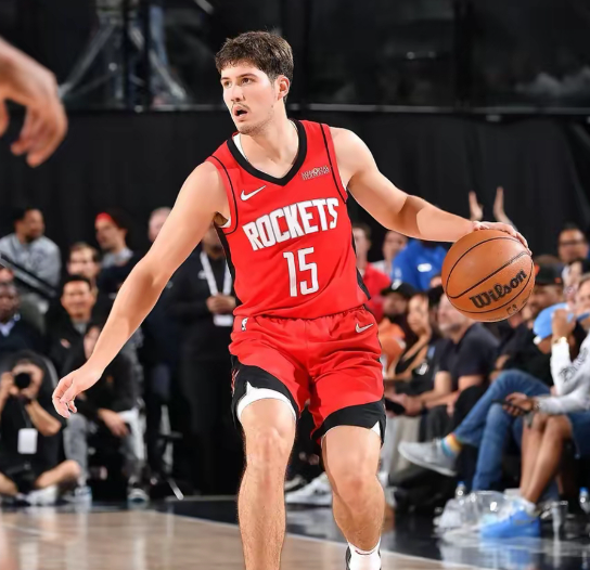 阿门的投篮谢破德的防守哪个伤害大现在问题被放大的原因就是俩人用反了。你把球给谢