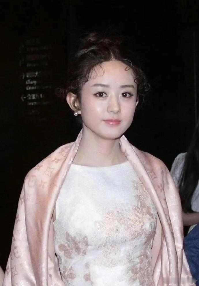 看了赵丽颖的旧照对比后，终于明白为啥明星们都这么努力减肥了​​​​