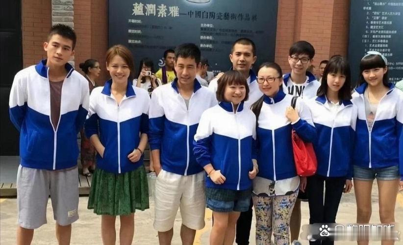 我的天！最右边那个是关晓彤吗？欧豪是真的帅，颜值太能打了！