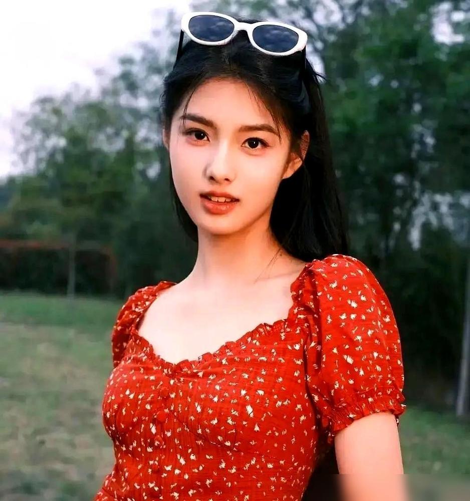 圈子里一直流传着某位大导那句话，原来是真的。刚考进北电的艾米转头就拿下《雀骨