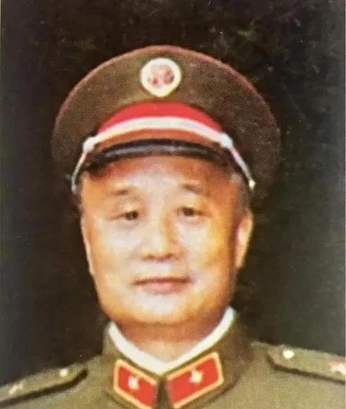 越南反击战中，许世友要求边贵祥放了这1000越南俘虏。没想到他坚决怒吼道：“罢官