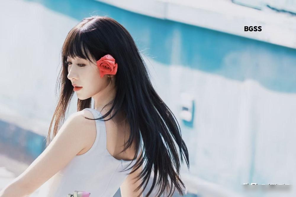 刚在综艺上被李诚儒当众劝退，转头就无缝进组三个剧组，你看这位短剧女王王格格，她到