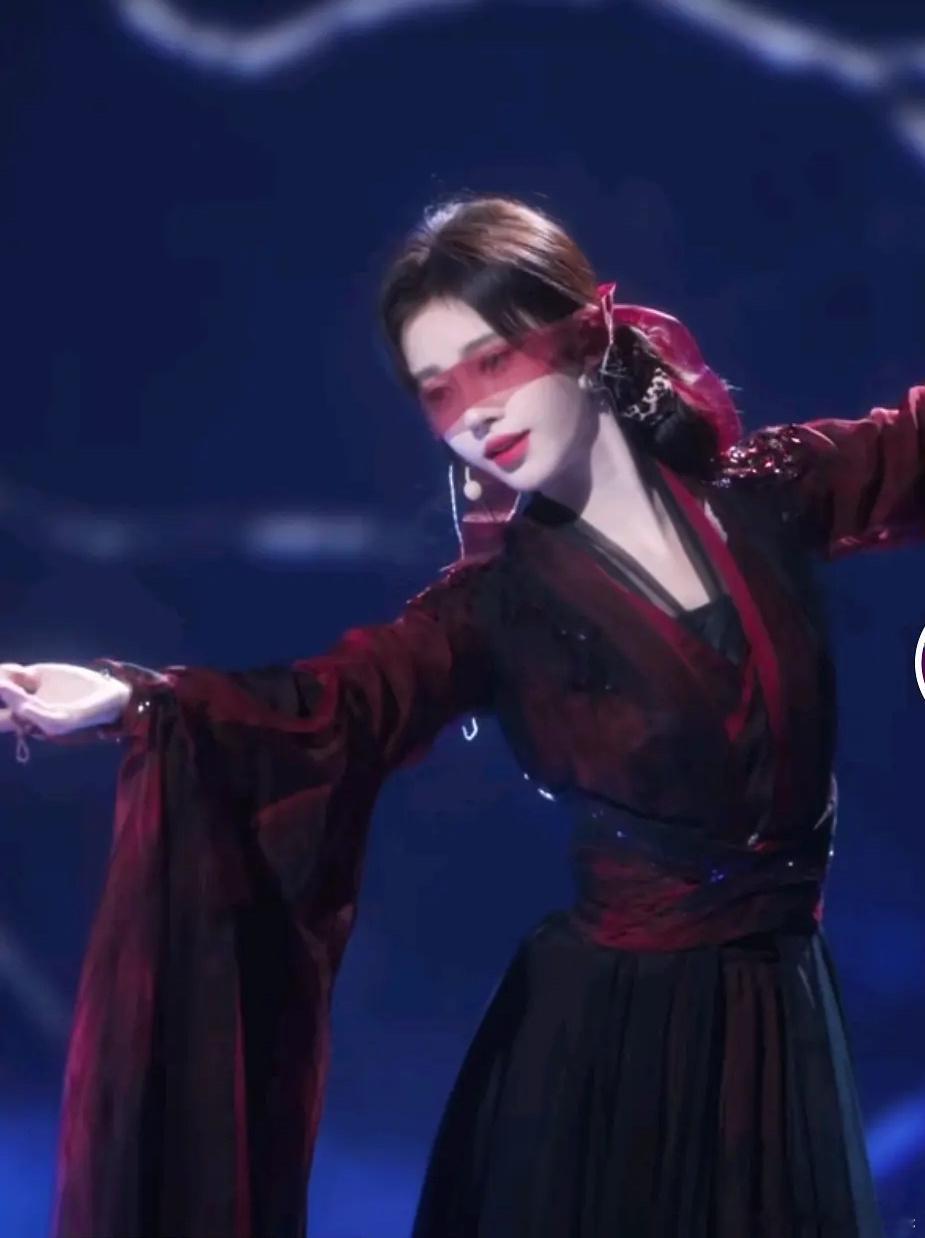 鞠婧祎把赵露思碾压的要不要这么的狠​​​