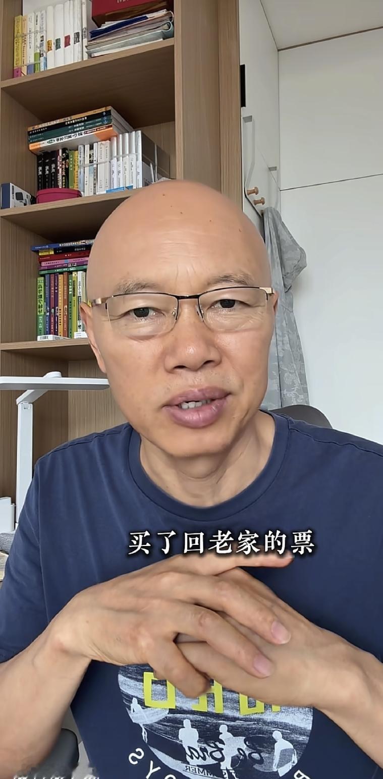 张哥，退休以后跟儿子在一起过，退休金7000元，每月给儿子补贴5000元，后来