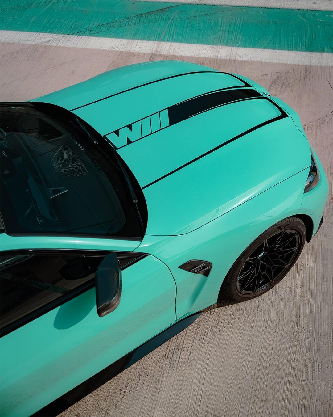 薄荷绿源于宝马历史上一款非常稀有的1973年2002Targa敞篷车，其原厂