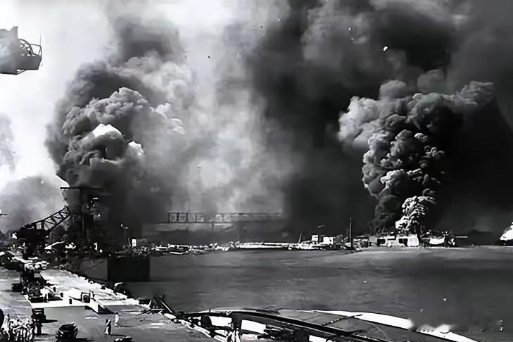 1943年，泰国三万大军入侵云南，93师师长派500敢死队夜袭，一把火烧掉了泰军