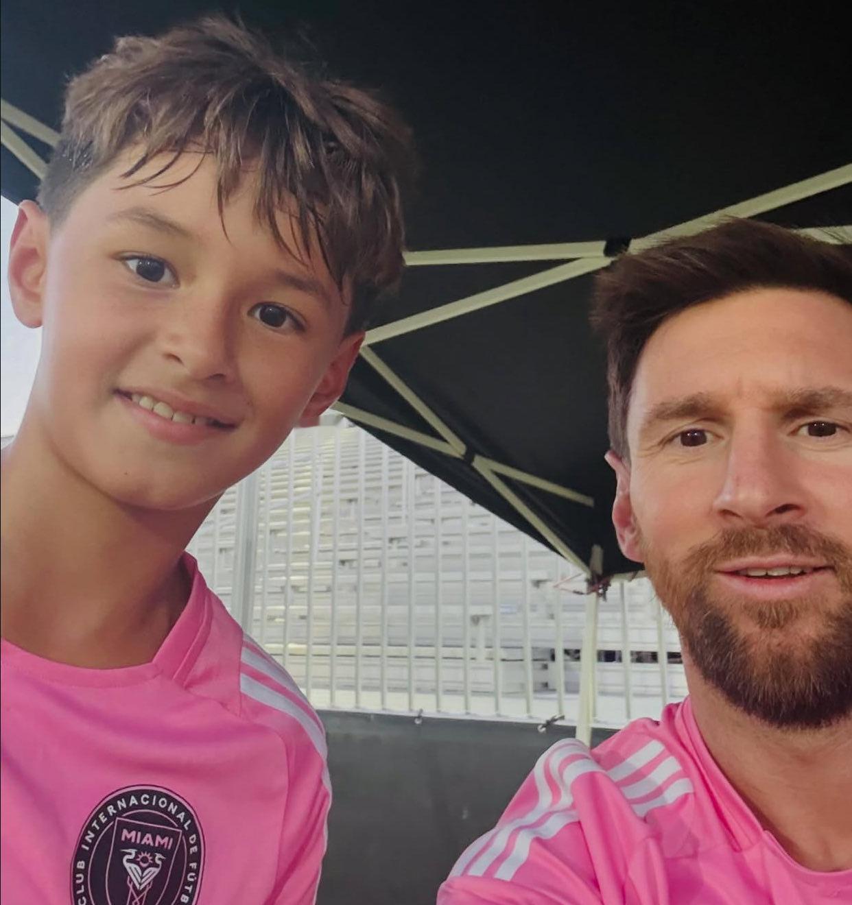 梅梅和学院小朋友自拍🤳梅西​​​