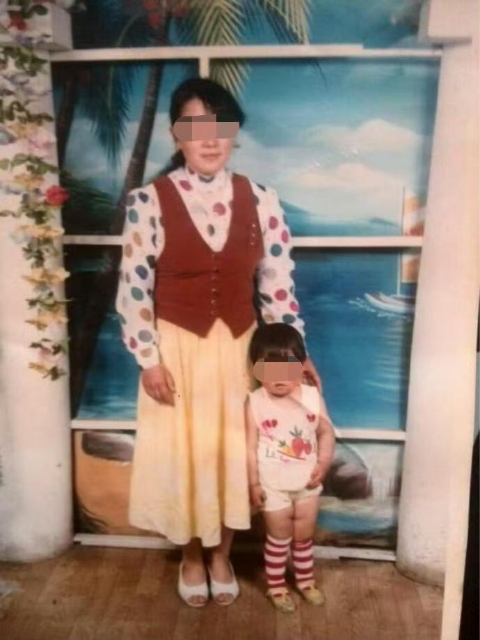 妈妈离婚当天遇害，被抛尸矿洞，凶手潜逃17年。姐妹俩从此惧怕婚姻：“不敢与人接触