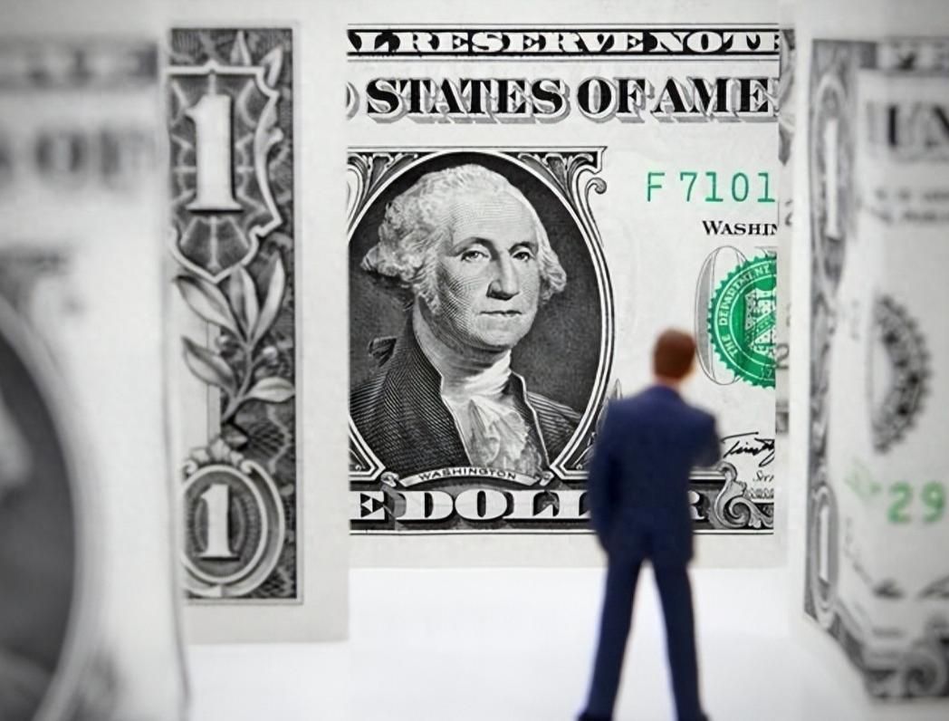 美国的终极算盘就是：还不起美债，最后干脆逼死债主！不过眼下最危险的还不是中国，因