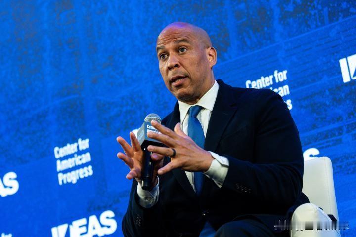 民主党参议员科里·布克（CoryBooker）抨击自己的政党，并称民主党需要新