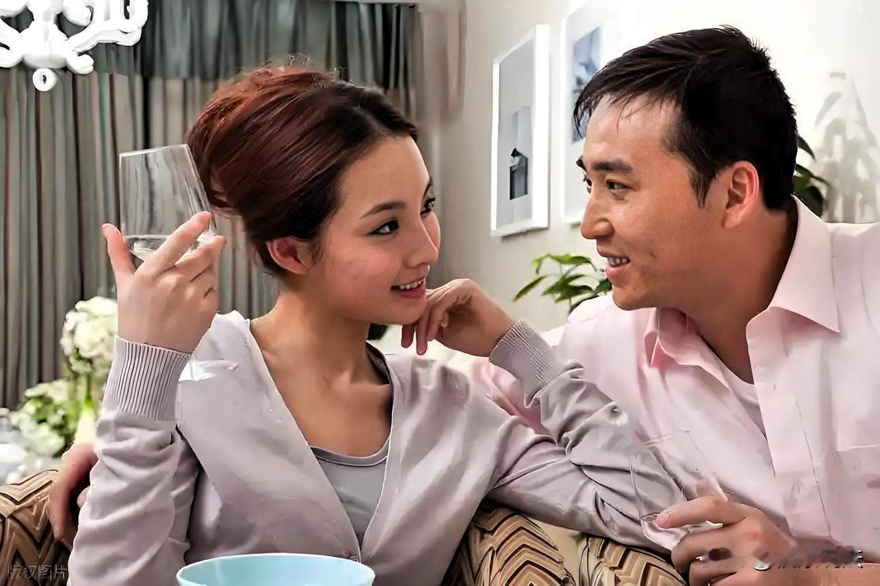 “被白嫖了9年！”男子结婚2年多，和女同学偶然相遇，偷偷发展成不正当关系，保持了