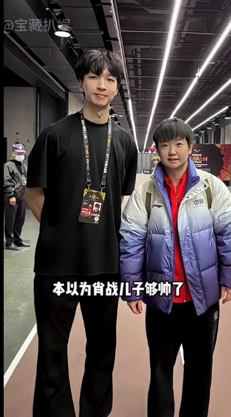 本以为肖战儿子已是逆袭王者，看梁靖崑儿子，才知什么是择优遗传 ，看了好开心啊，国