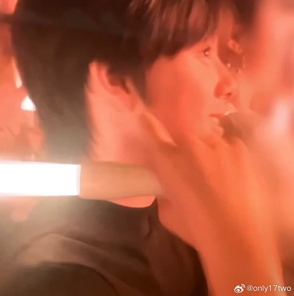 我感觉这帧特别像吴磊阿​