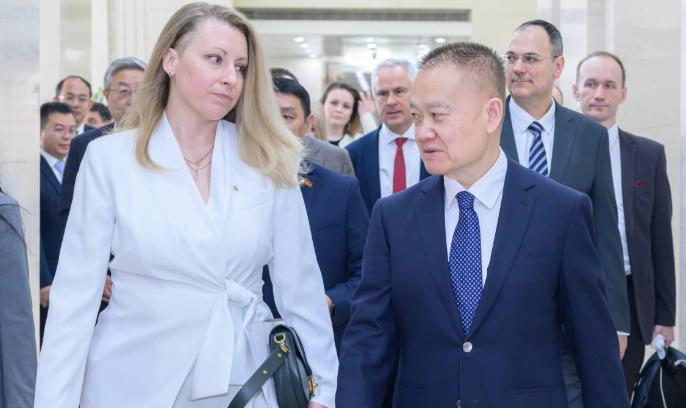 不等了，俄罗斯派人访华3月24日，中共中央对外联络部部长刘海星在北京会见了由